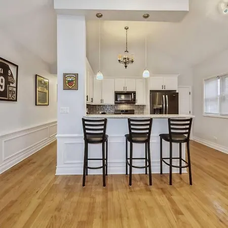 2-Bed 2-Bath Apt - Close To Uc W/ Free Parking Chicago Exterior photo