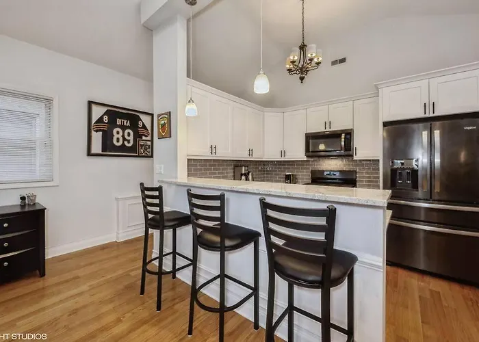 2-Bed 2-Bath Apt - Close To Uc W/ Free Parking