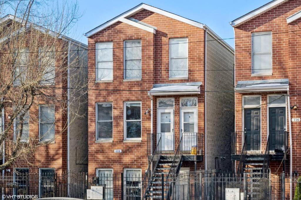 2-bed 2-bath - Close To Uc W/ Free Parking * Chicago